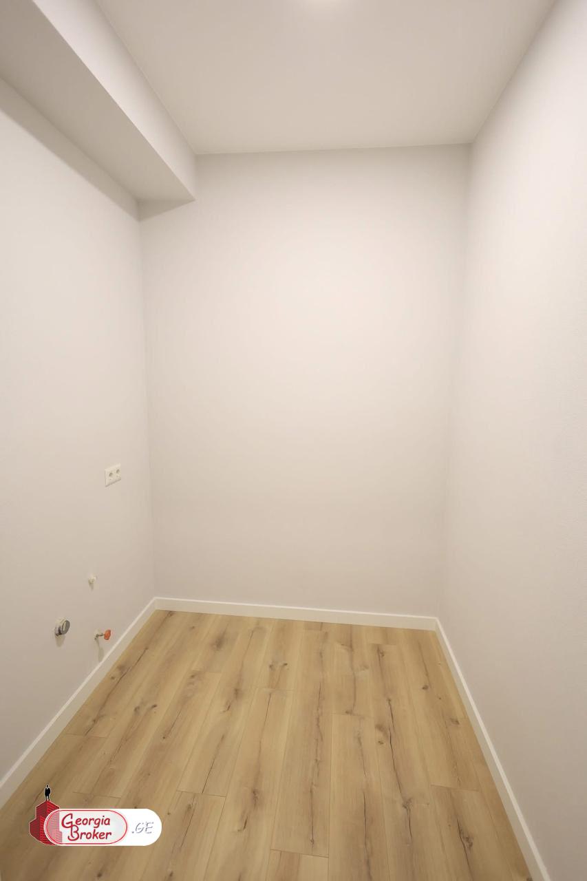 იყიდება ახალი გარემონტებული 5 ოთახიანი ბინა